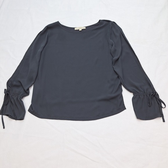 LOFT Tops - LOFT Blouse Womens Medium‎ Gray Flowy Long Split Sleeve Tie Cuff